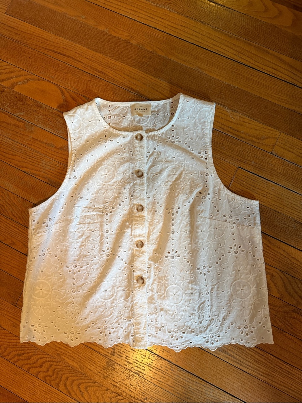 Sezane Roni women’s White Eyelet Button-Front Sleeveless Top - Picture 2 of 4